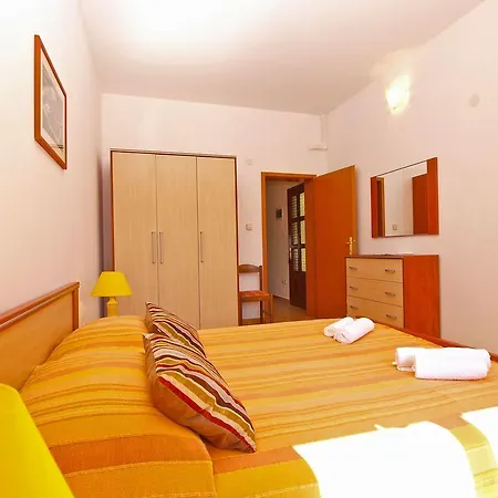 Apartments Lidija 1305 Pula Exterior photo