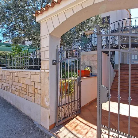 Apartments Lidija 1305 Pula Exterior photo